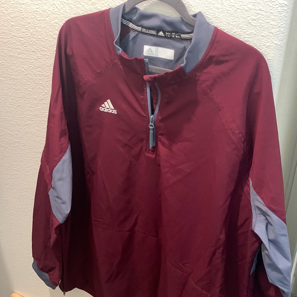 Maroon/onix Adidas hot jacket with zipper sleeves